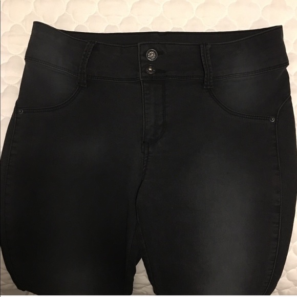 Black Jeggings with Button and Pockets - Picture 2 of 2